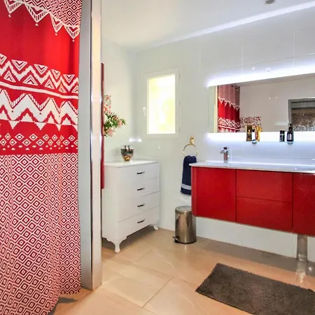 Beautiful In Les Angles With Kitchen